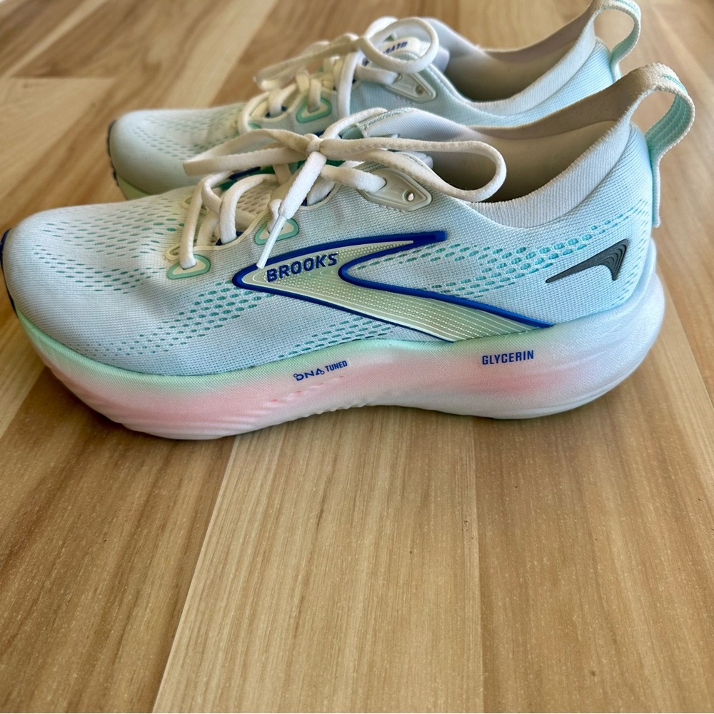 Brand new Brooks running sneakers - Picture 5 of 7